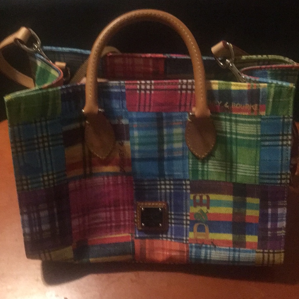 Authentic Dooney n bourke crossbody